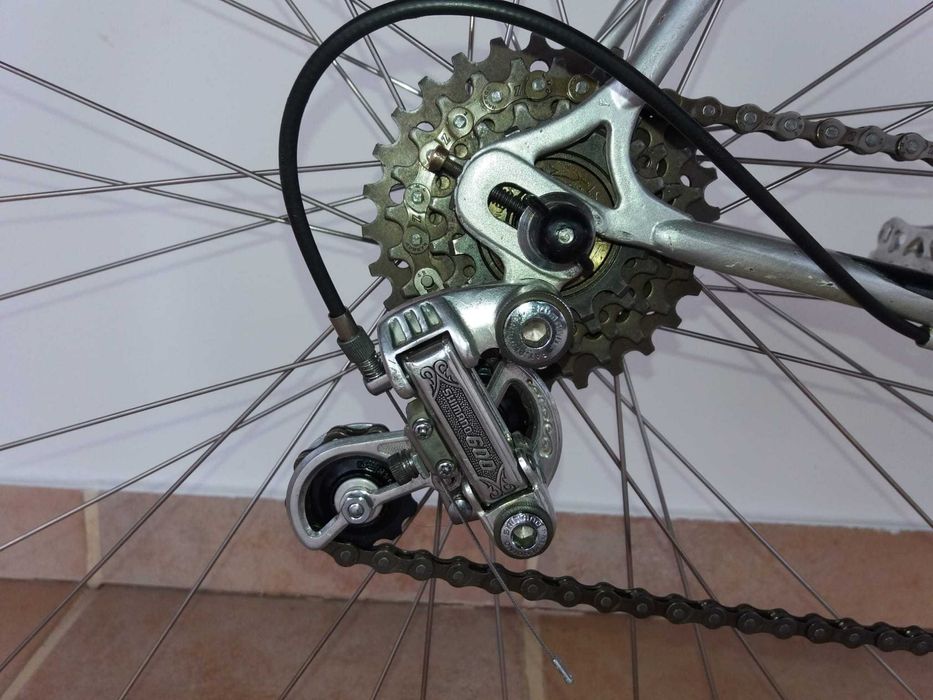 Bicicleta de estrada Altis