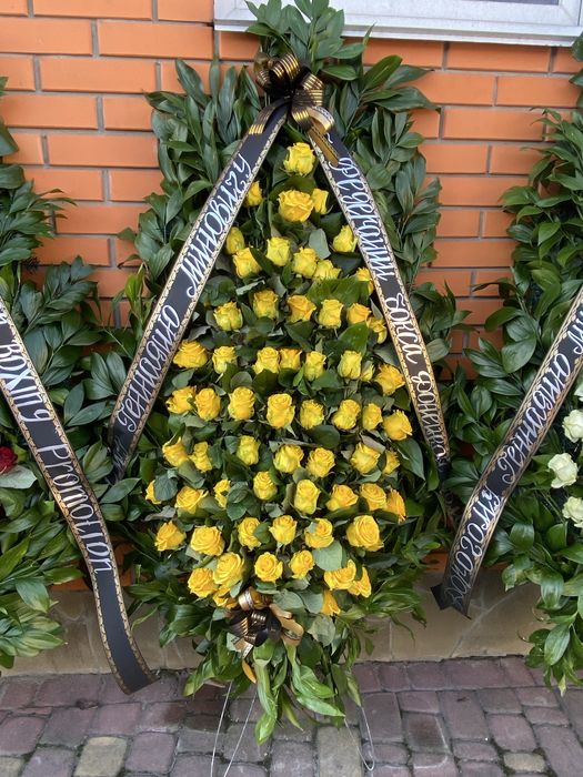 Живі Вінки із живих квітів