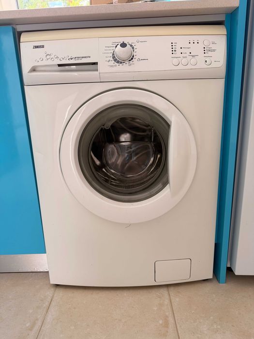 Máquina de Lavar Roupa Zanussi 7kg 1200rpm