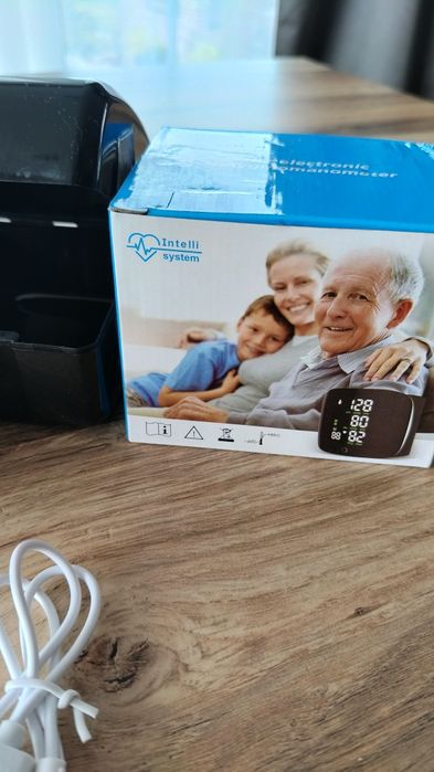 Cyfrowy ciśnieniomierz na nadgarstek