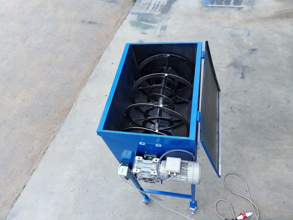 Кормозмішувач  горизонтальний,,змішувач кормів.