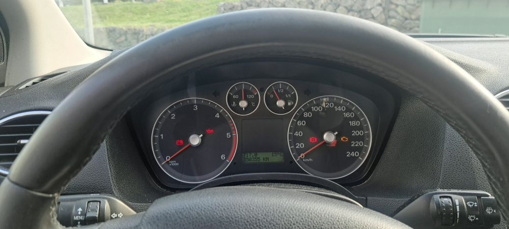 Vendo Ford focos ou troco por outro carro ou mota