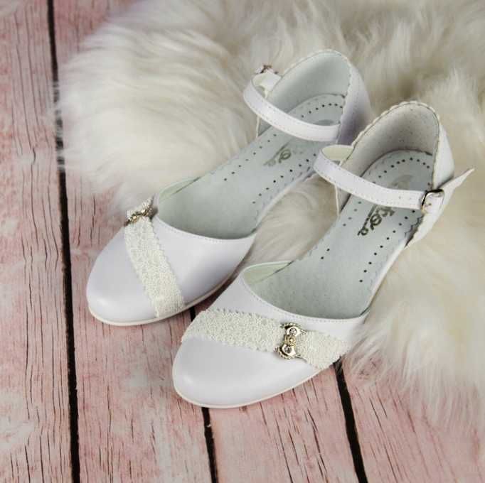 Buty komunijne dziewczęce białe balerinki zapinane z broszką 33
