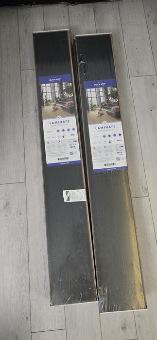 Panele quick-step czarne drewno palone