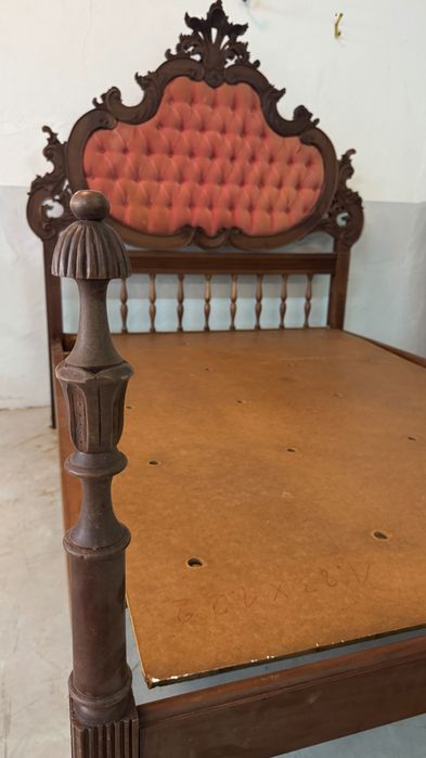 Cama Luís XV em muito bom estado