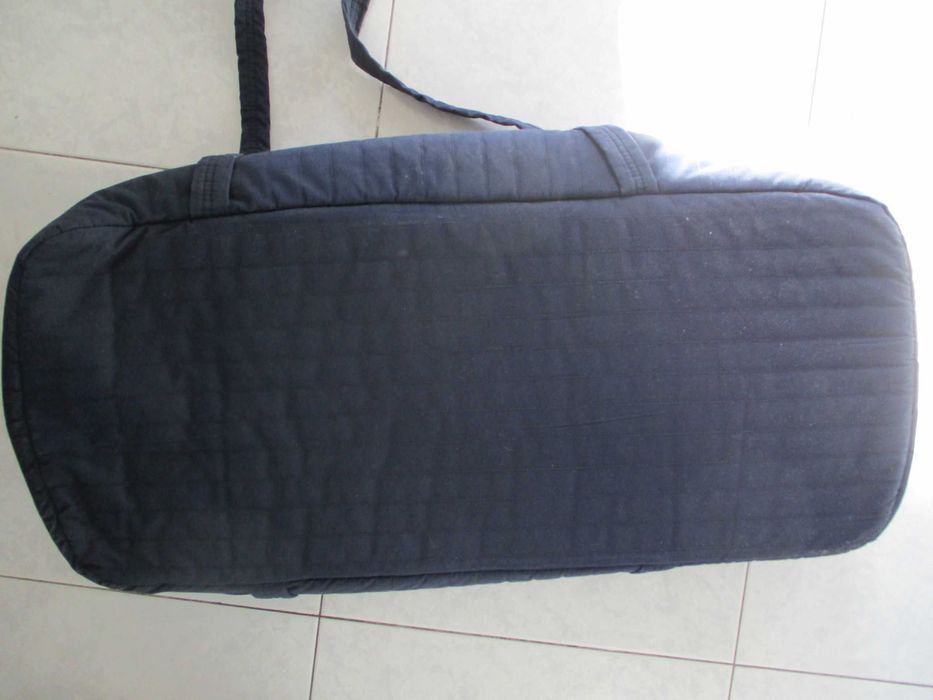 Alcofa berço p/ bebé 74cm x 35 cm, azul escuro, c/ alças e 2 colchões