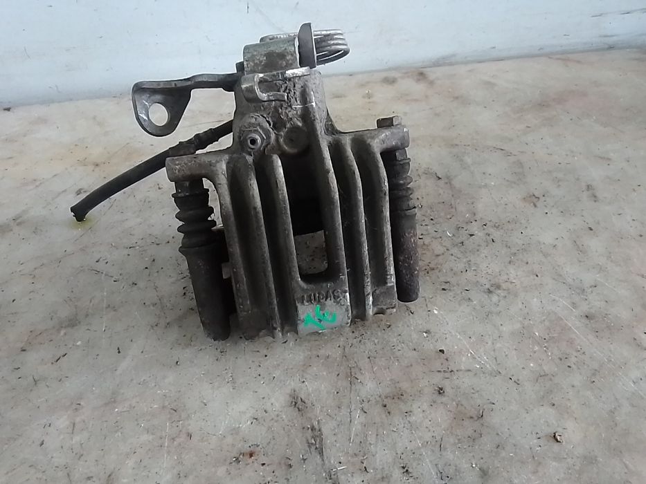 Pinça travão / maxila de travão trás esquerda VOLKSWAGEN Passat (3B3)