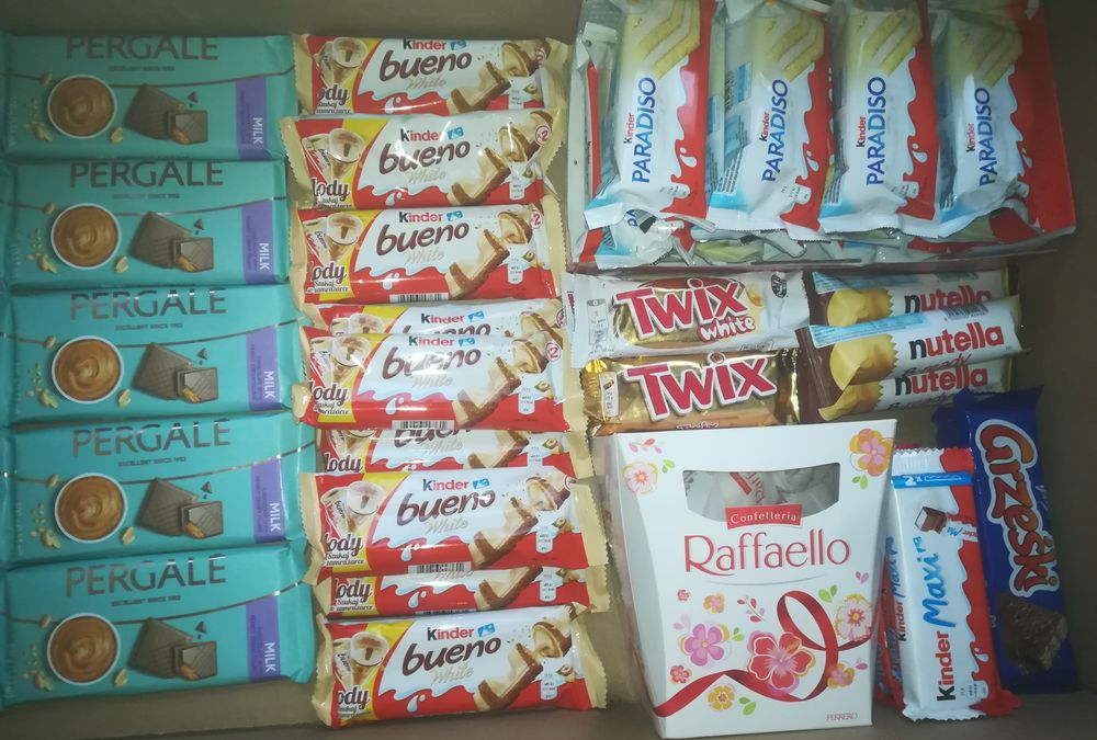 Zestaw słodyczy i przekąsek Kinder Twix Raffaello  Nutella