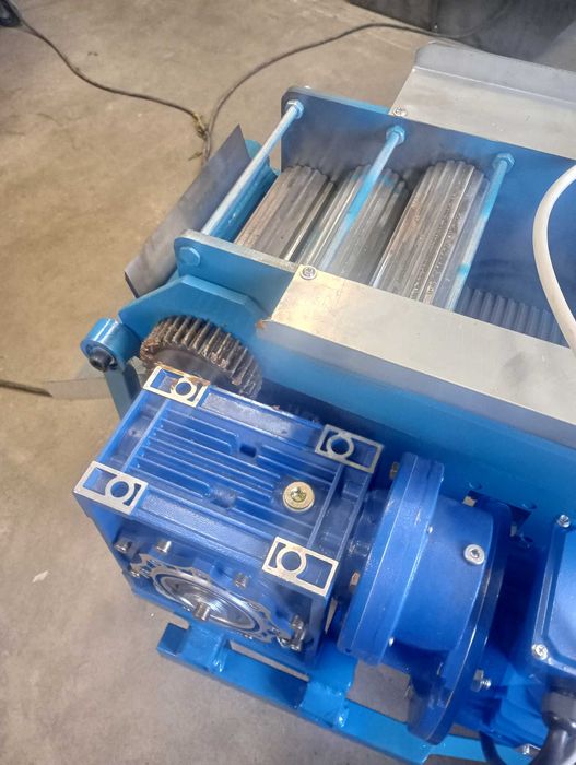 Maszyna  rolnicza gilotyna do stripsa  tytoniu