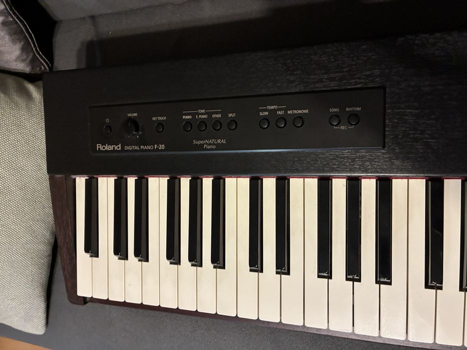 Roland f-20 pianino