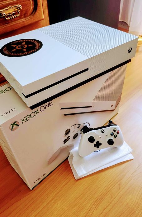 Xbox One S 1tb caixa rigorosamente nova