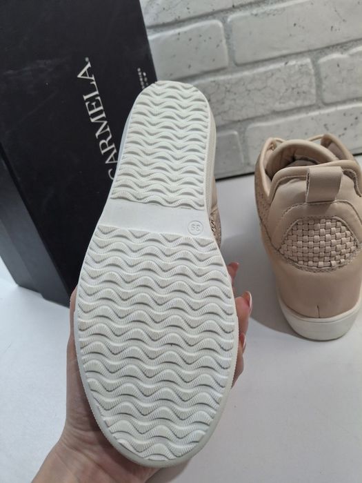 Sneakersy na koturnie Carmela r.38 skóra naturalna