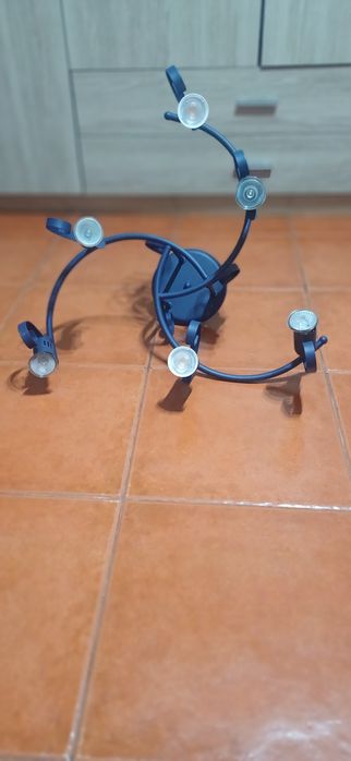 Candeeiros de teto e mesa