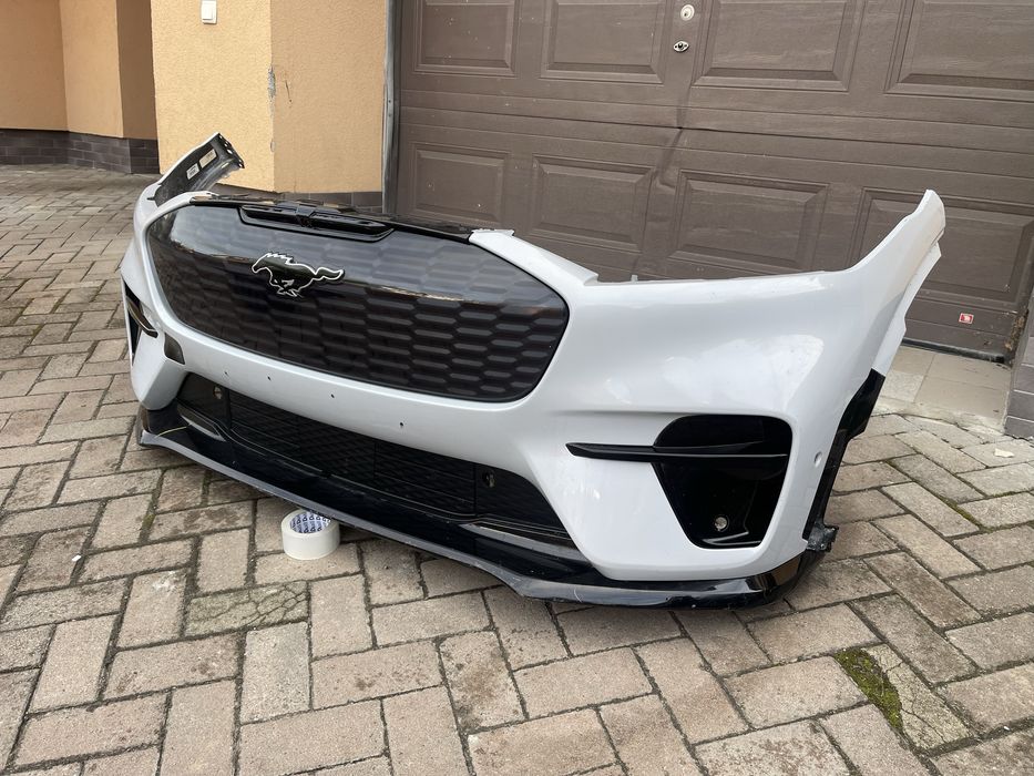 Ford Mustang Mach E GT бампер комплектний