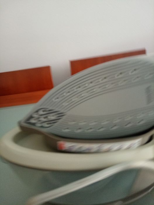 Ferro de engomar a vapor com caldeira	Philips 2000 series			Como novo!