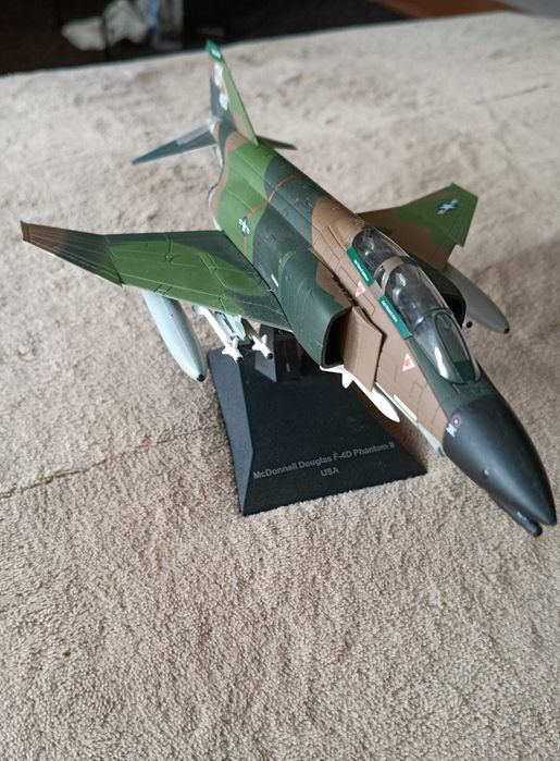 Avião de Guerra McDonnell Douglas F-4D Phantom II USA esc: 1:72