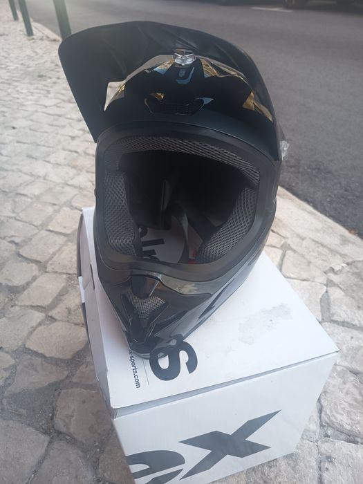 Capacete Uvex bicicleta novo