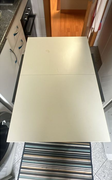 Mesa extensível em bom estado