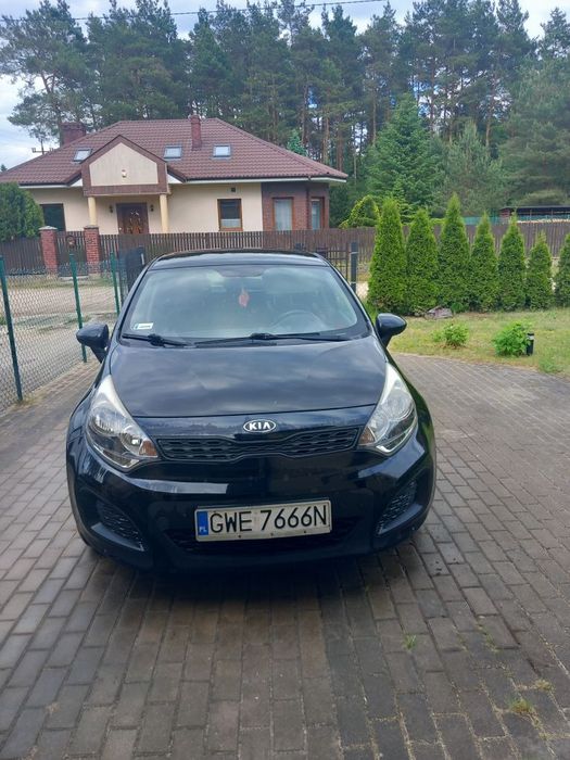 Kia Rio rok 2011 czarny benzyna