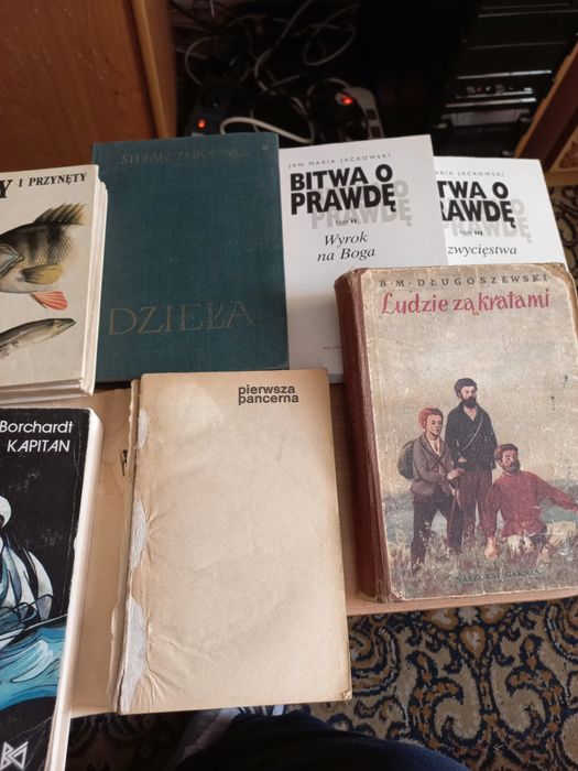 9 książek sprzedam