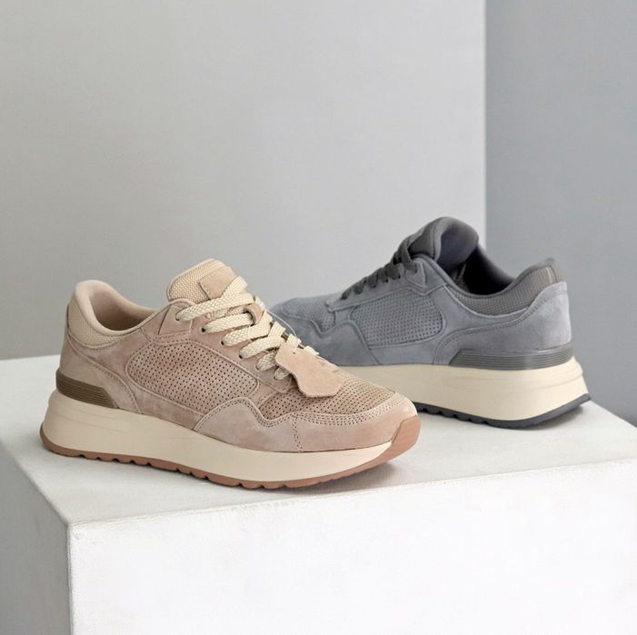 Зручні жіночі замшеві кросівки