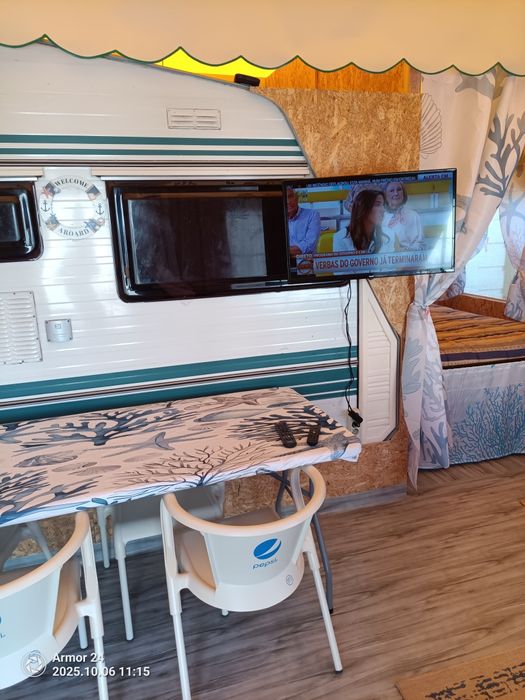 Venda de caravana com avançado em espaço privado