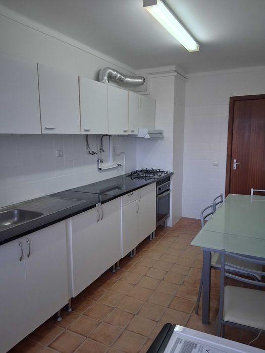 Quarto com veranda para alugar.