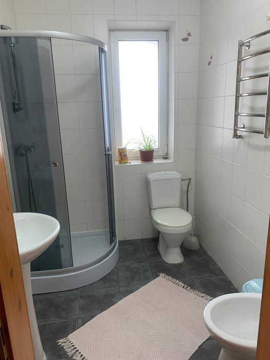 Триповерховий будинок у центрі Яремче 300 м²