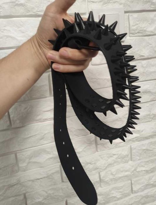 Пояс з шипами чорний шкіряний подарунковий неформальський кожаный