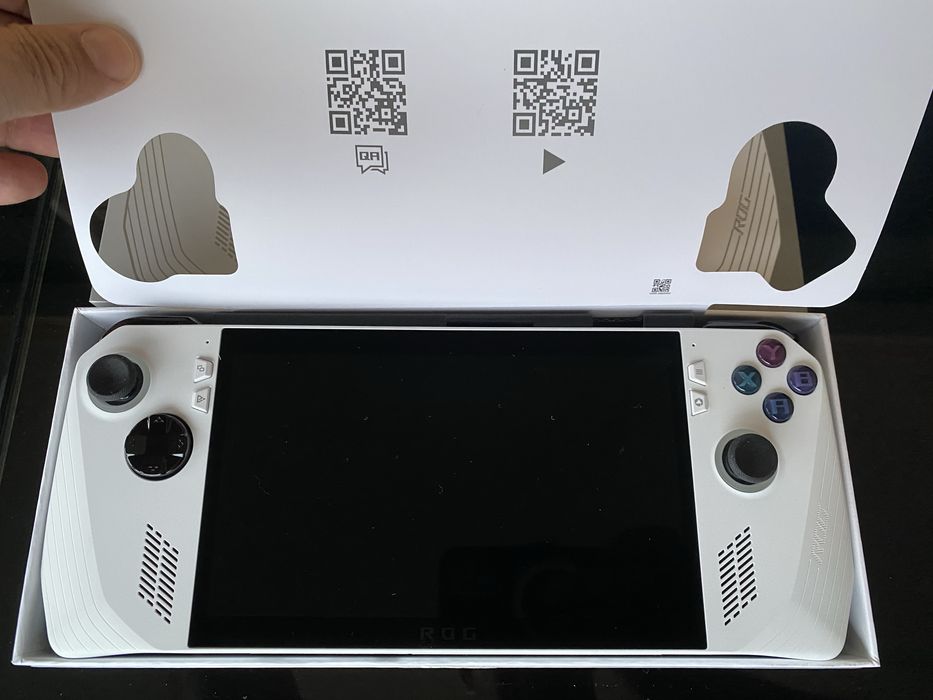 Consola ASUS ROG Ally 512gb + bolsa NOVAS