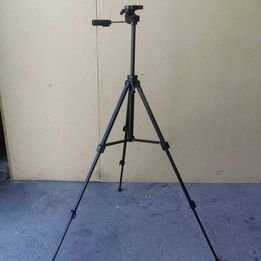 Tripé câmara de filmar Sony.Não tem  controlo de fotografia