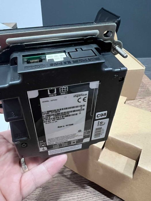 Платіжний термінал Ingenico IUC250 і клавіатура IUP250 з MDB