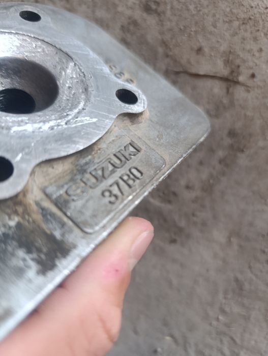 Головка циліндру Сузукі летс 2