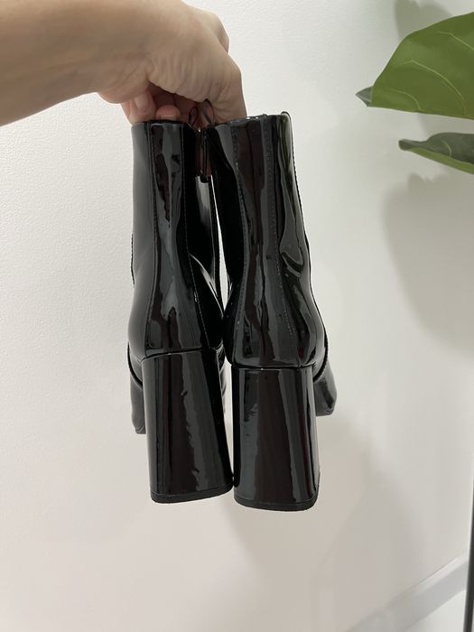 Ботінки H&M стильно дивляться на ніжці