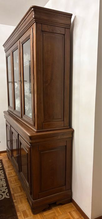 Mesa de jantar + Aparador com cristaleira