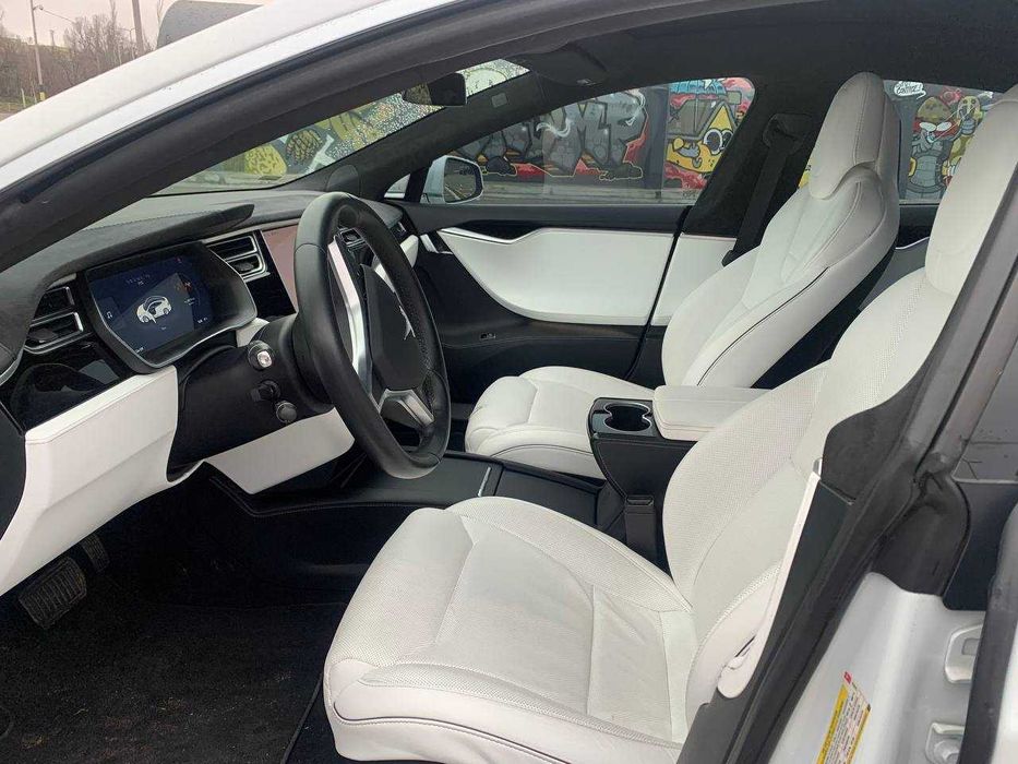 Оренда Tesla S під таксі Premium Uber Black