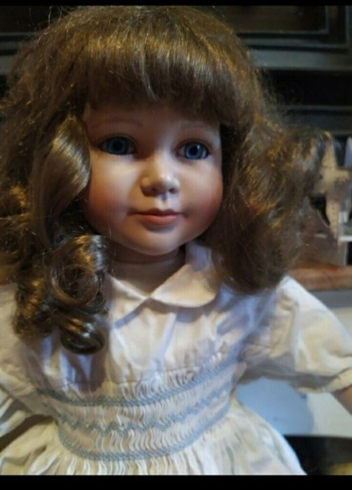 Фарфоровая кукла