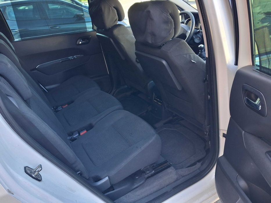 Peugeot 5008 2013
