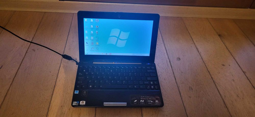 Asus Eee PC 1008P Seashell Karim Rashid Collection mały i lekki