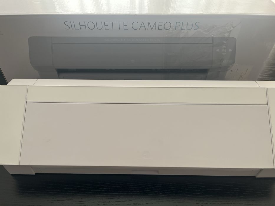 Silhouette Cameo 4 PLUS