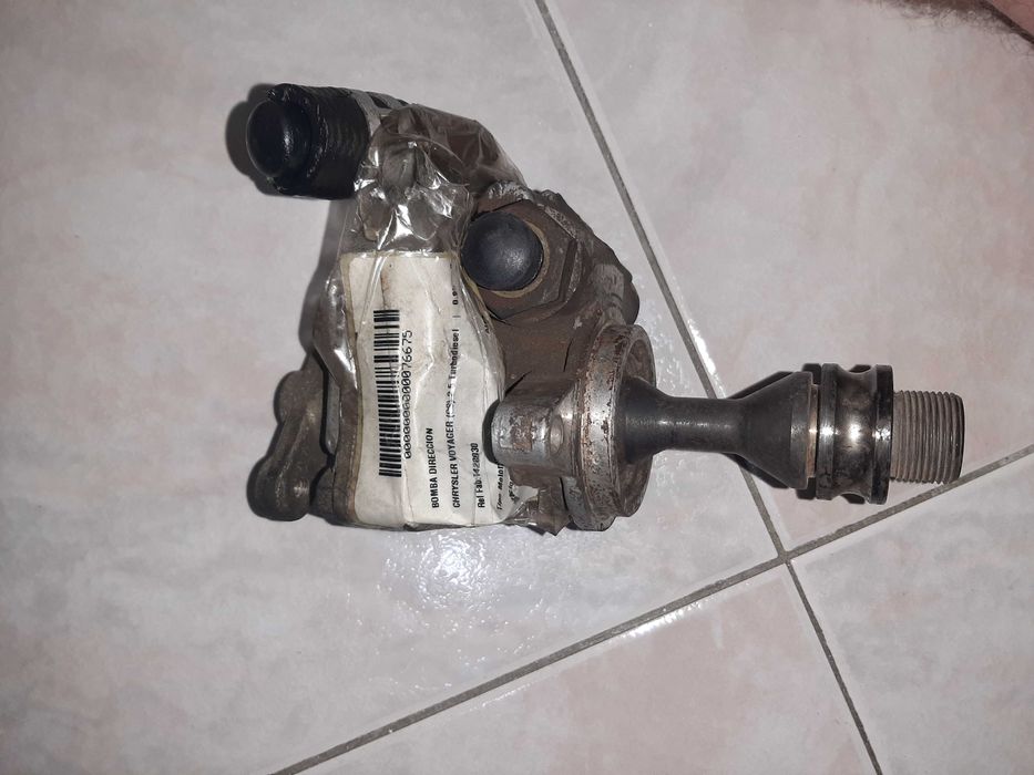 Vendo bomba de direçāo Chrysler Voyager turbo disel 2500 gasoleo