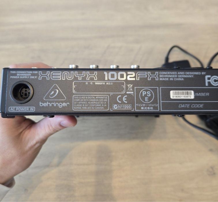 Mesa de som Behringer xenyx 1002FX