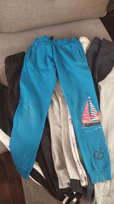 SPODNIE dresowe chłopiece 10szt. Rozm.134