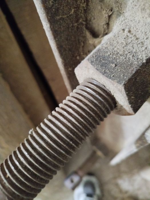 Струбціна прес чорний метал швелер