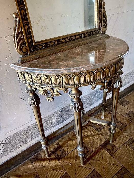 Credência com espelho (dourados)