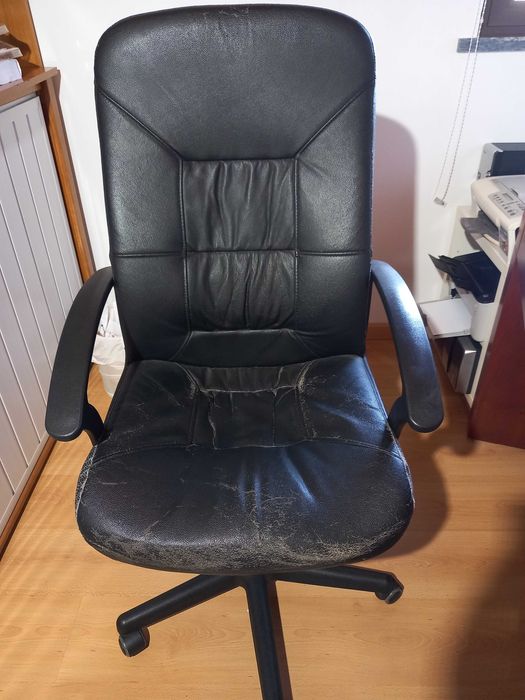 Secretaria executiva com cadeira