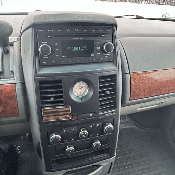 Chrysler grand voyager 3.3 lpg rok 2008 town country  7osob