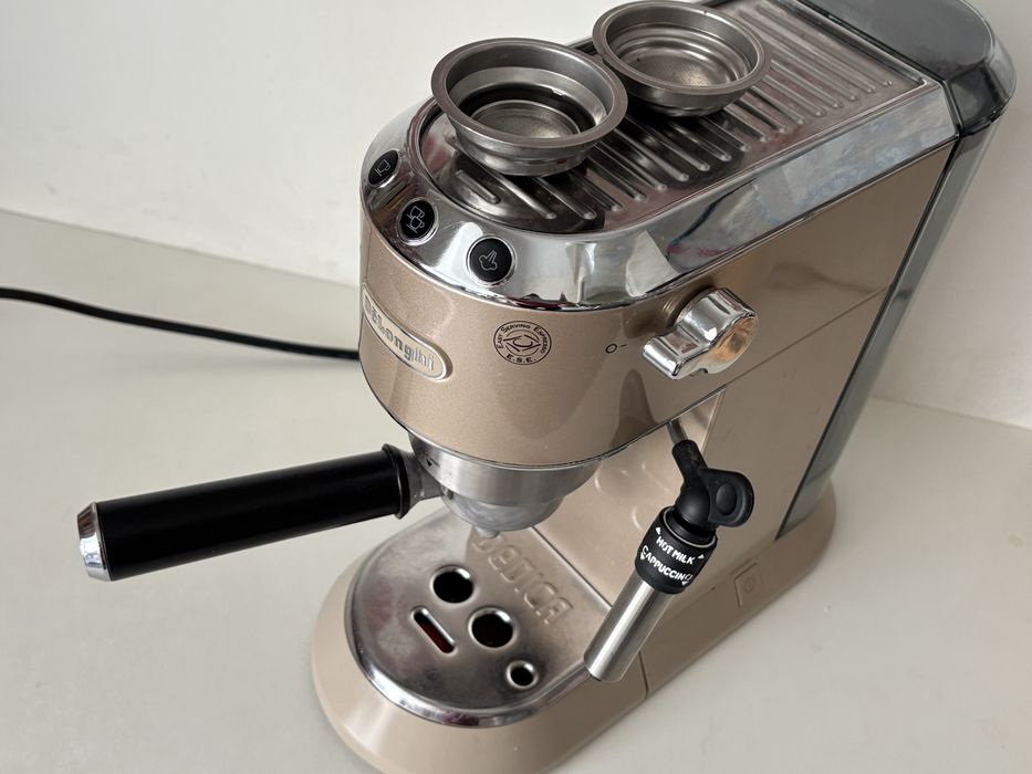 Maquina de cafe DeLinghi Dedica