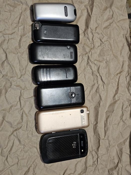 Лот телефонов  разных