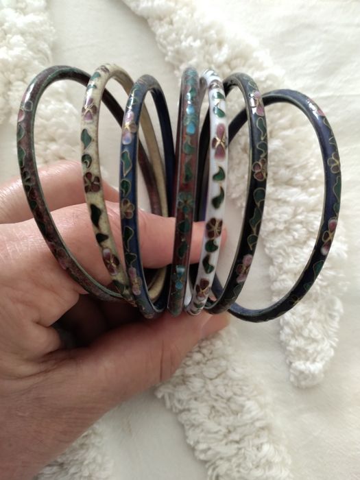 Sete escravas em cloisonné